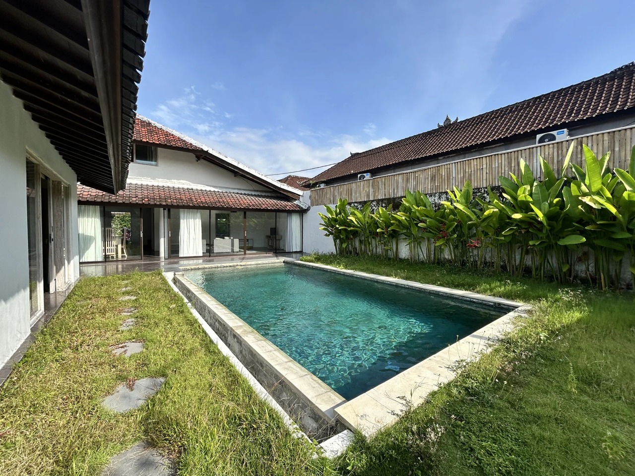  Quiet 4BR Villa w/ Pool & Garden 