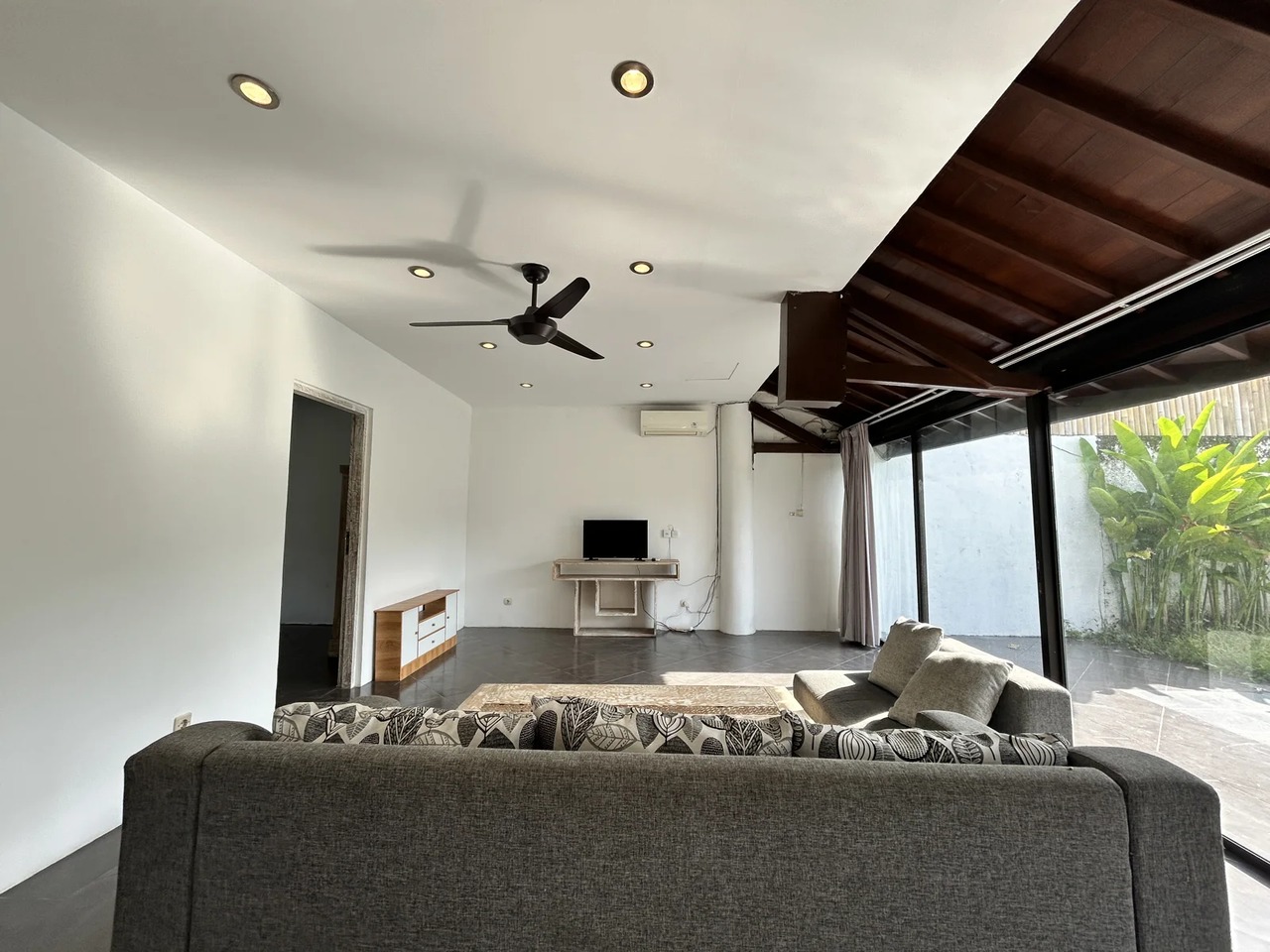  Quiet 4BR Villa w/ Pool & Garden 