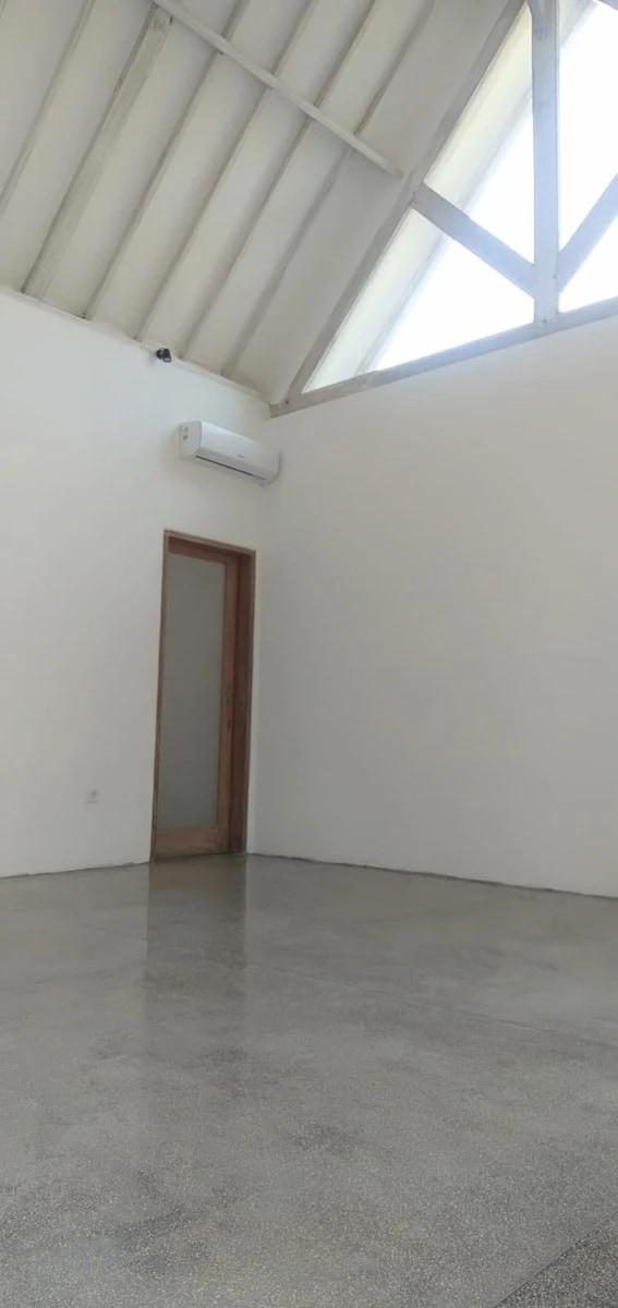 Available villa for Rent in parerenan