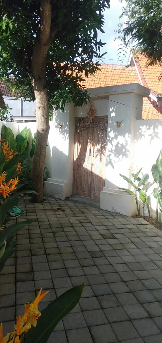 Available villa for Rent in parerenan