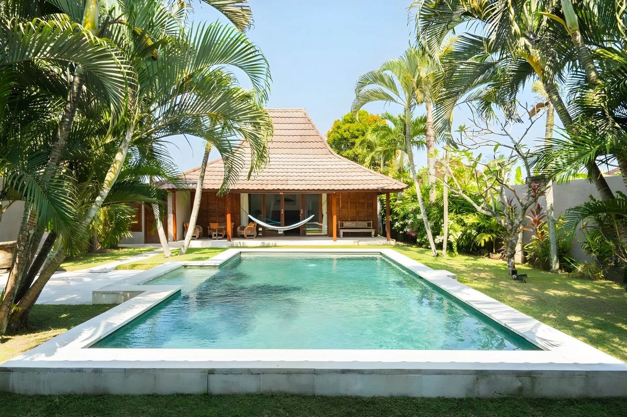 Modern Rustic Freehold Villa in Nyanyi