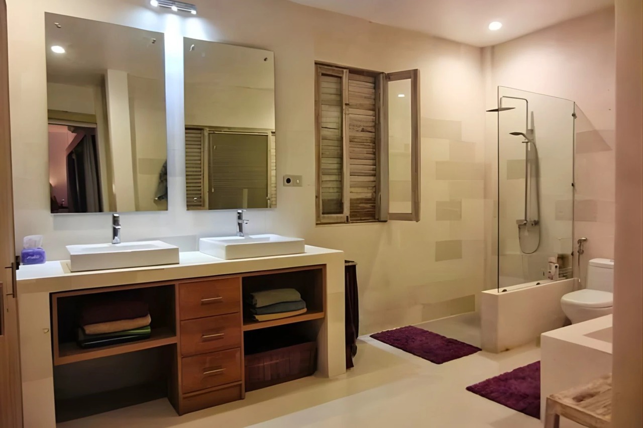 Modern Rustic Freehold Villa in Nyanyi