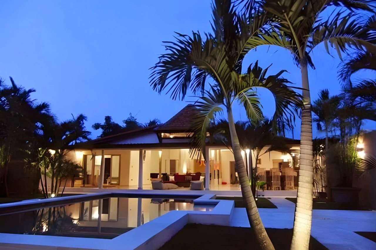 Modern Rustic Freehold Villa in Nyanyi