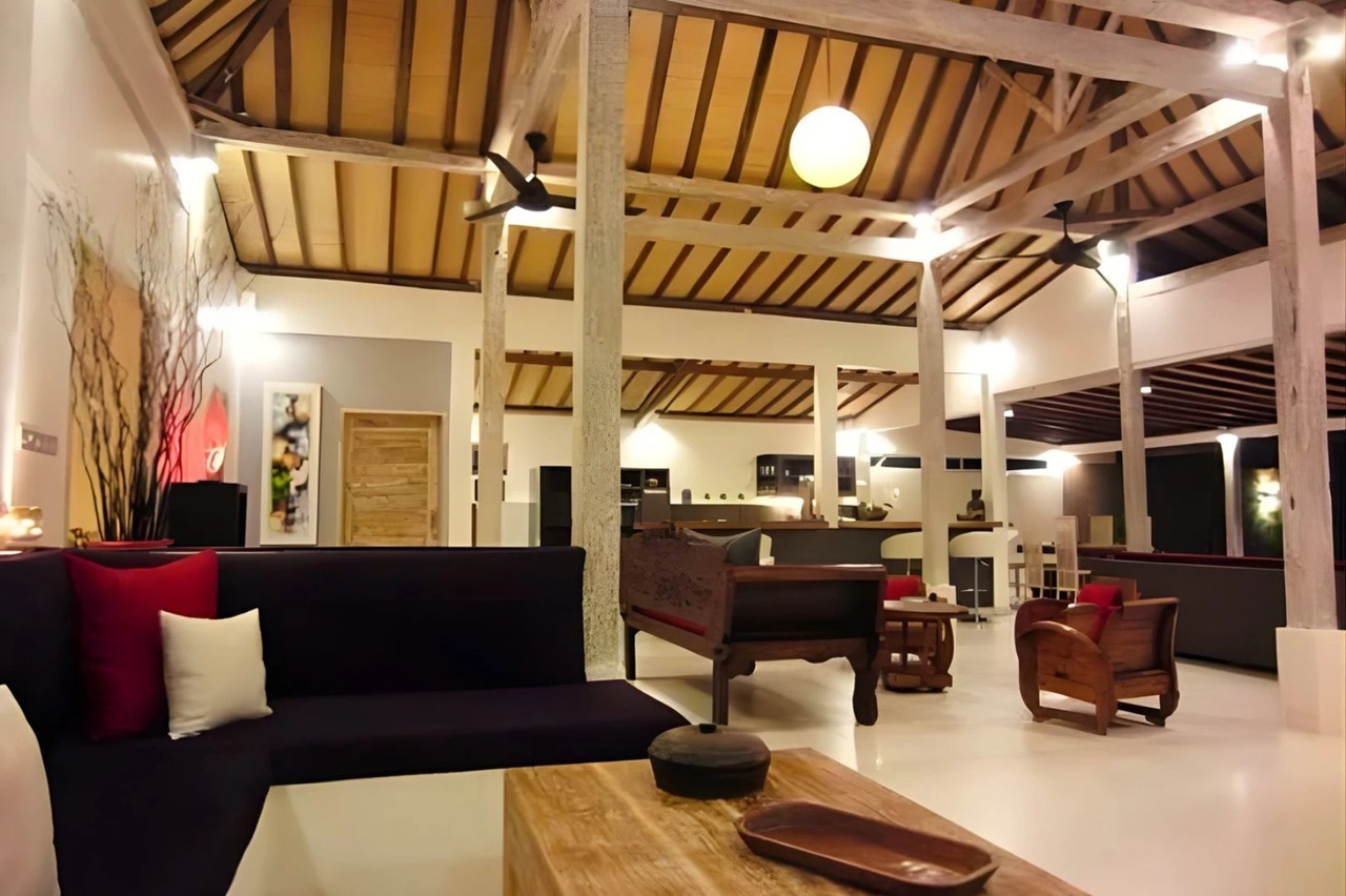 Modern Rustic Freehold Villa in Nyanyi