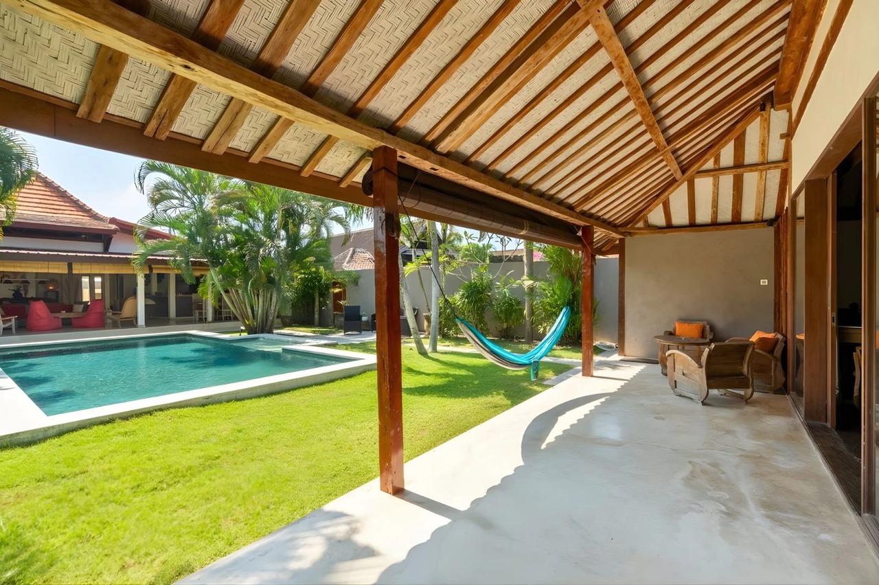 Modern Rustic Freehold Villa in Nyanyi