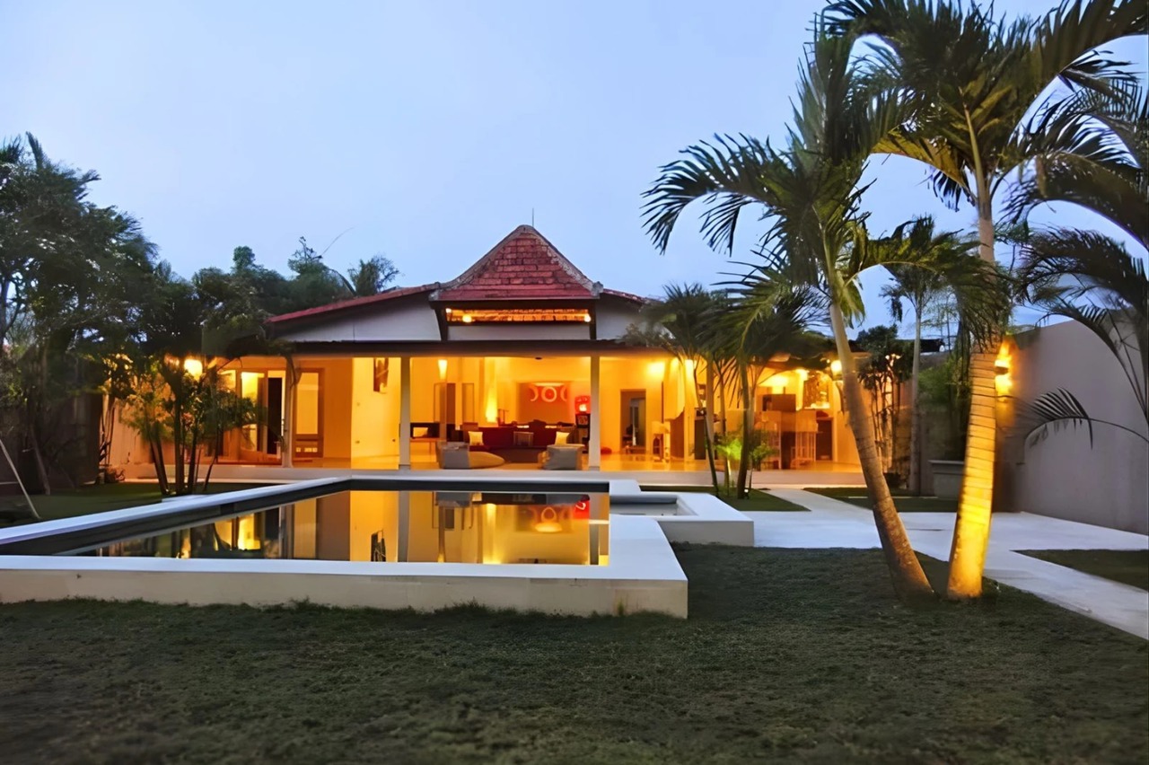 Modern Rustic Freehold Villa in Nyanyi