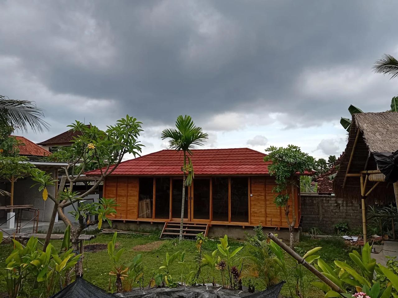 SECRET GARDEN FOR LEASE – PENESTANAN
