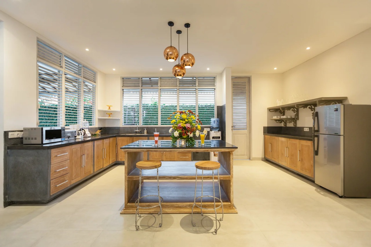5 BEDROOM VILLA IN JIMBARAN, IDR 99 MILL