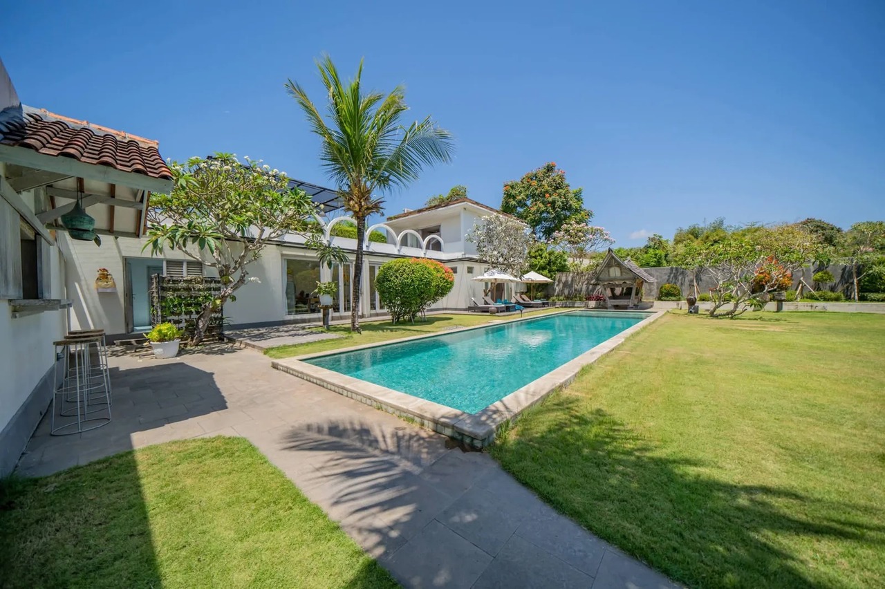 5 BEDROOM VILLA IN JIMBARAN, IDR 99 MILL