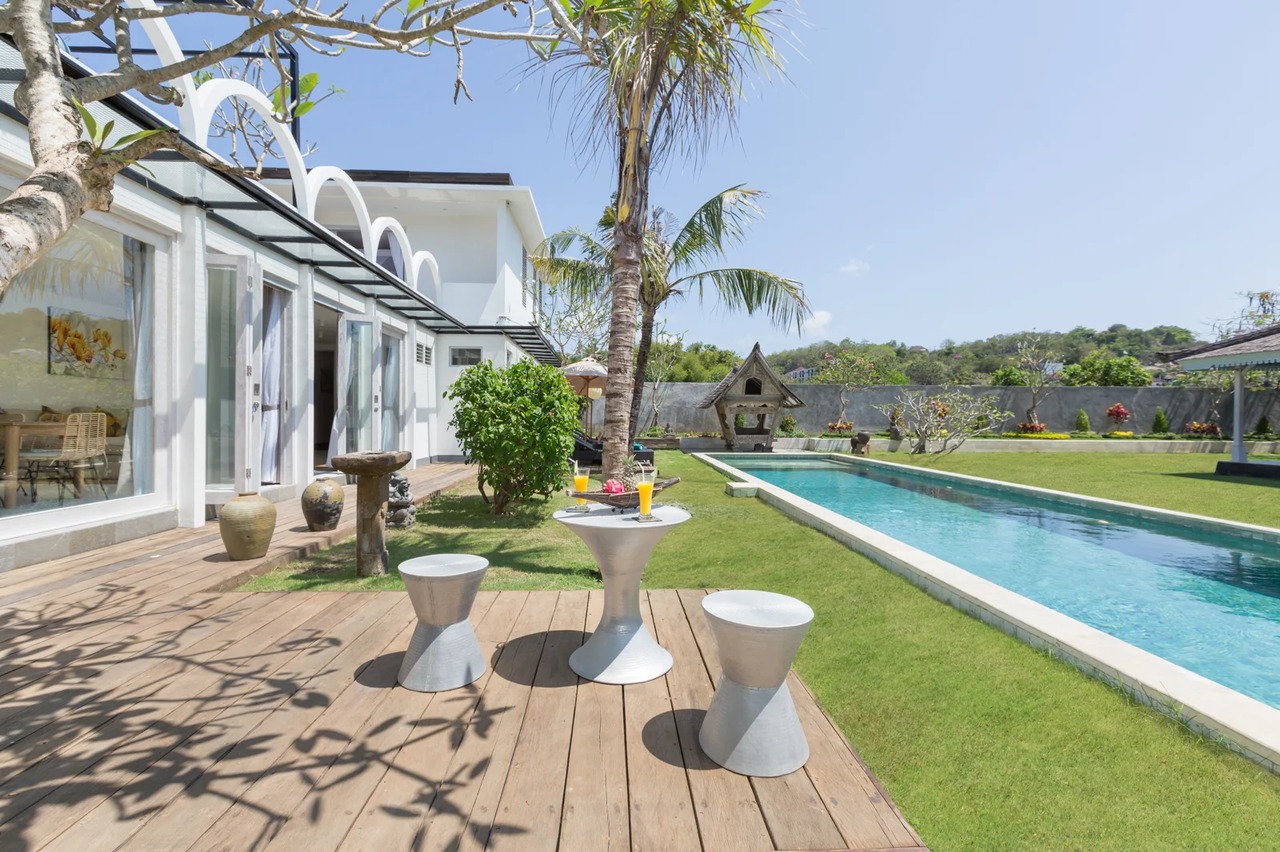 5 BEDROOM VILLA IN JIMBARAN, IDR 99 MILL