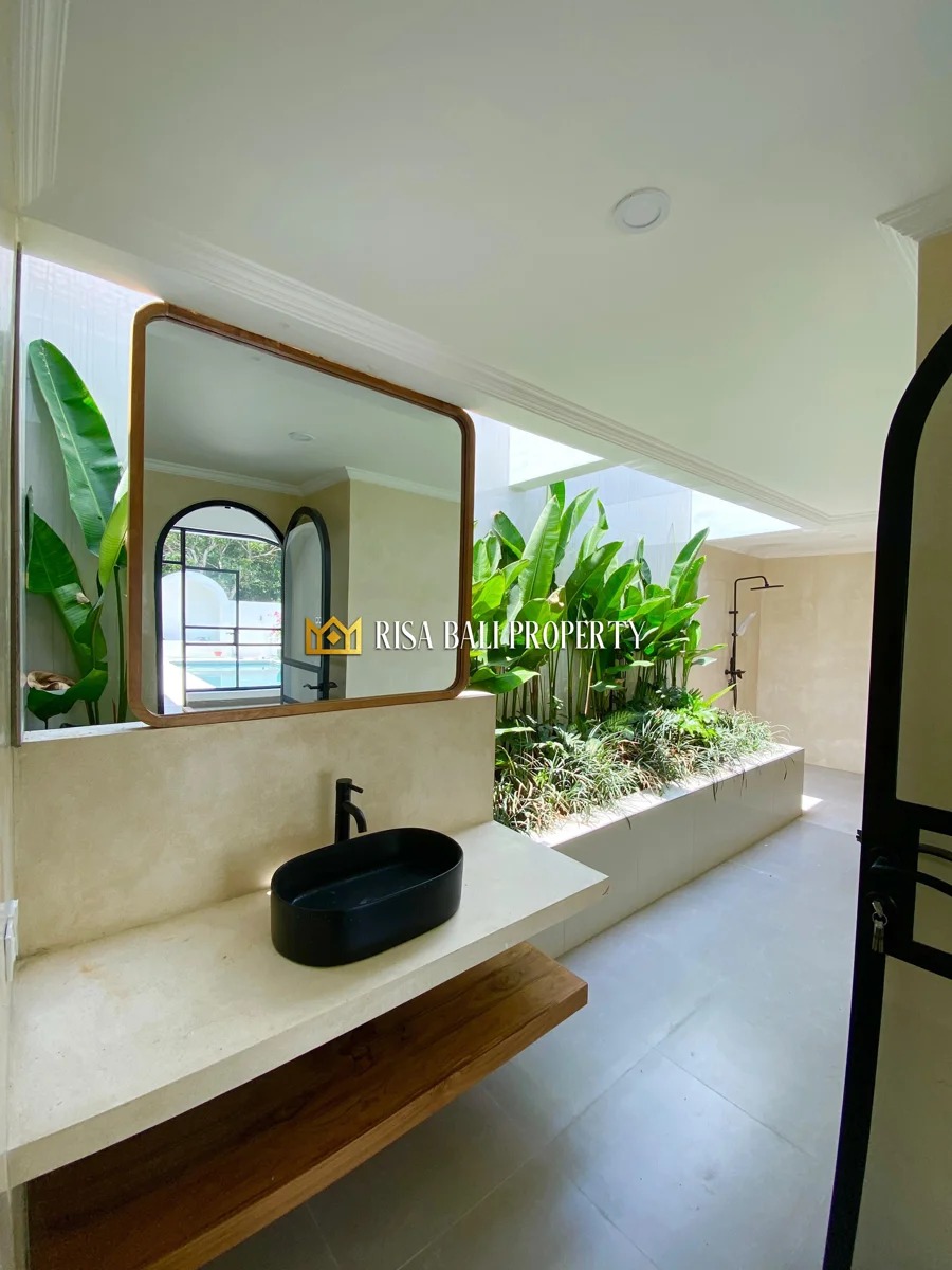 BRAND NEW MODERN TROPICAL 2-BEDROOM