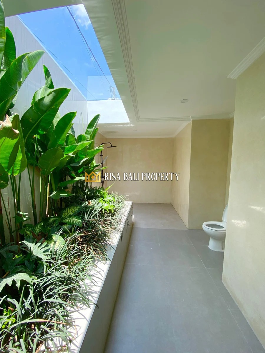 BRAND NEW MODERN TROPICAL 2-BEDROOM