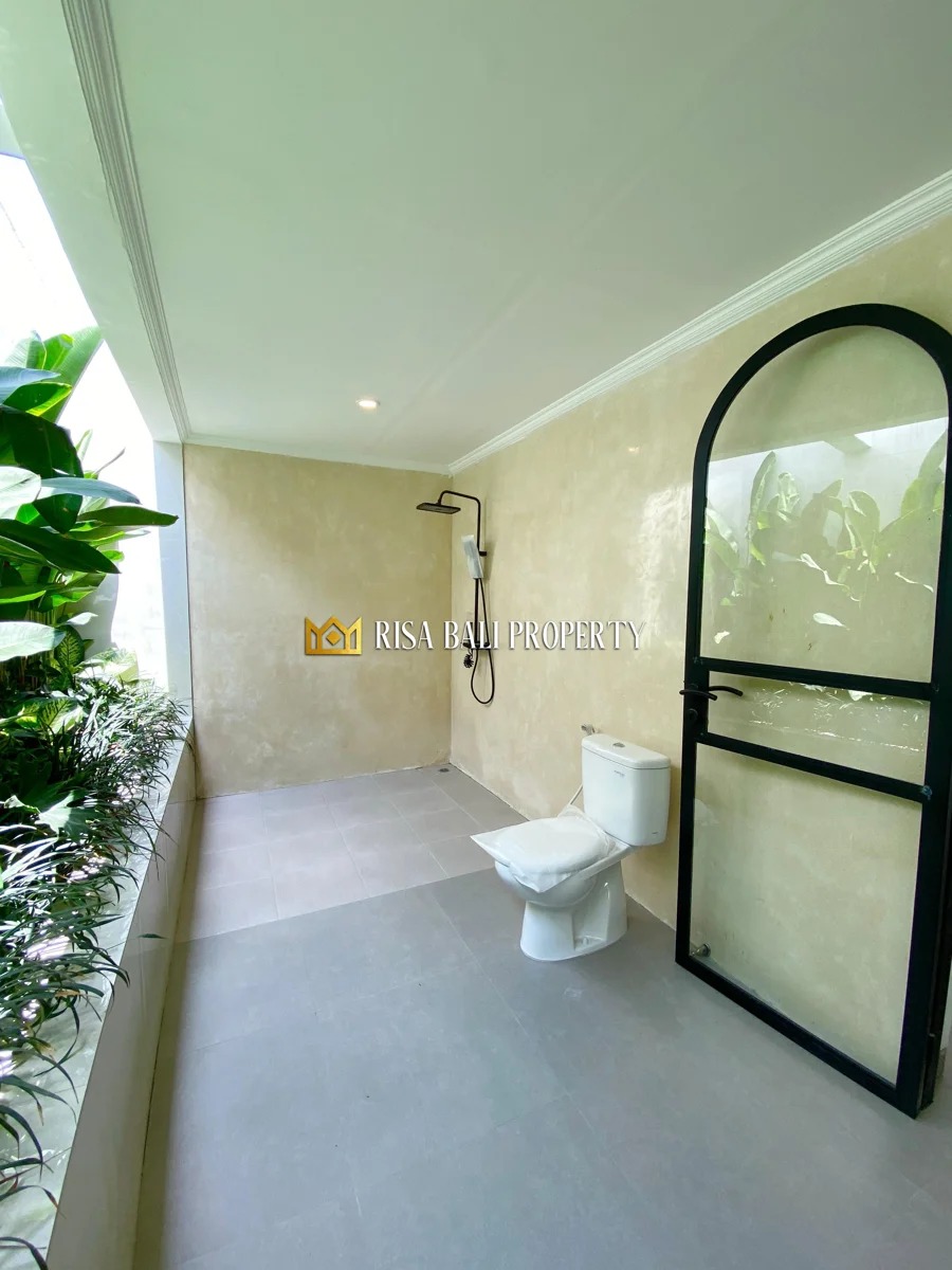 BRAND NEW MODERN TROPICAL 2-BEDROOM