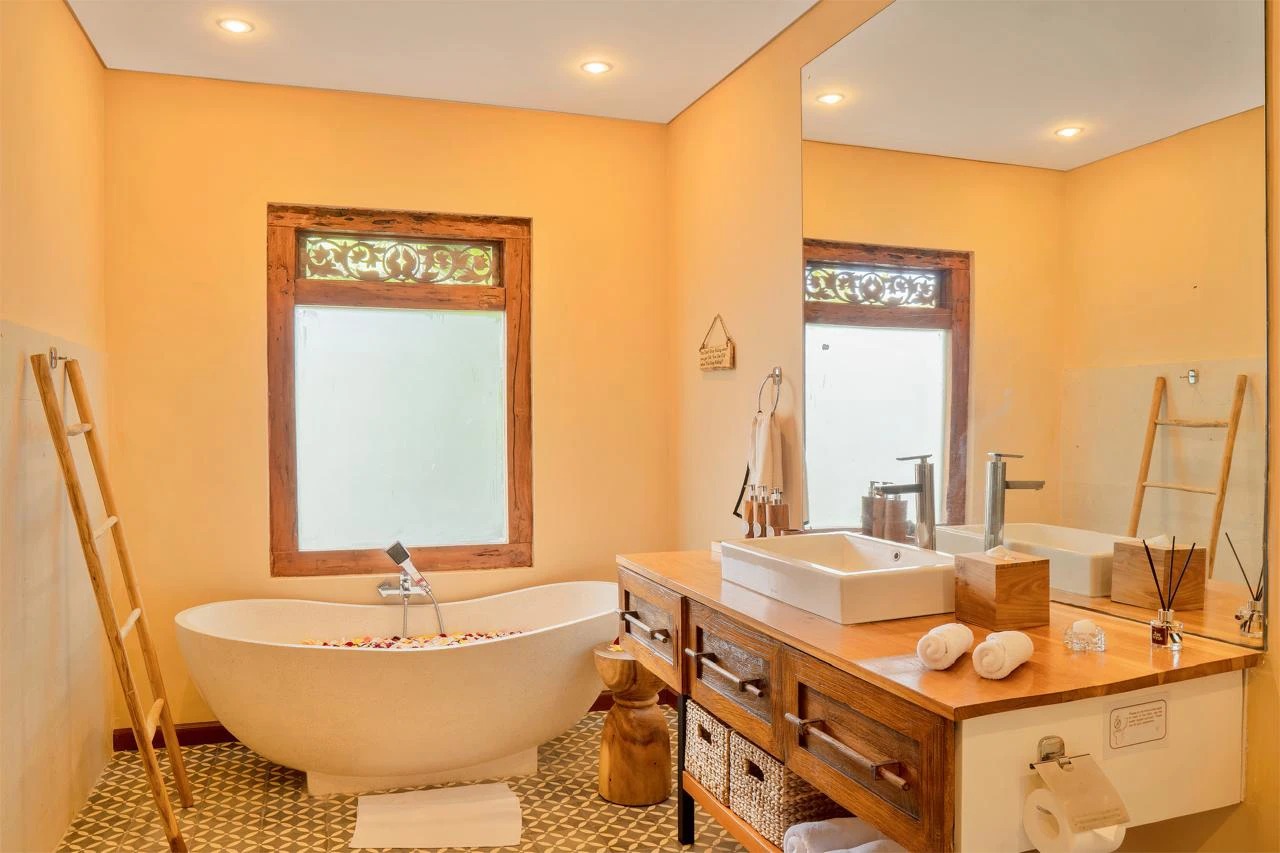 MOROCCAN-INFLUENCED 2 BEDROOM VILLA 
