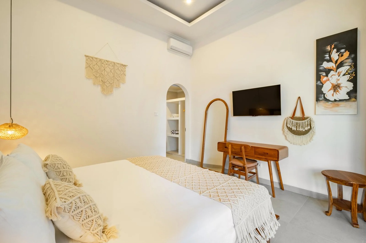 2 NEW BEDROOM VILLA TO BATU BOLONG BEACH