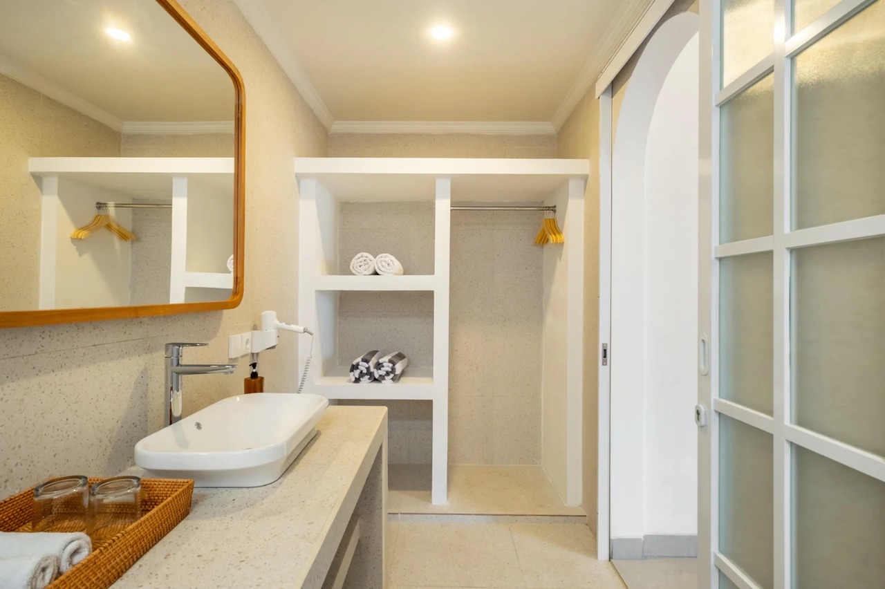 2 NEW BEDROOM VILLA TO BATU BOLONG BEACH