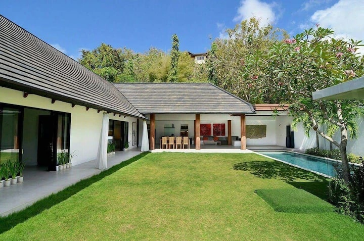 DO 28 - VILLA FOR SALE IN JIMBARAN BALI