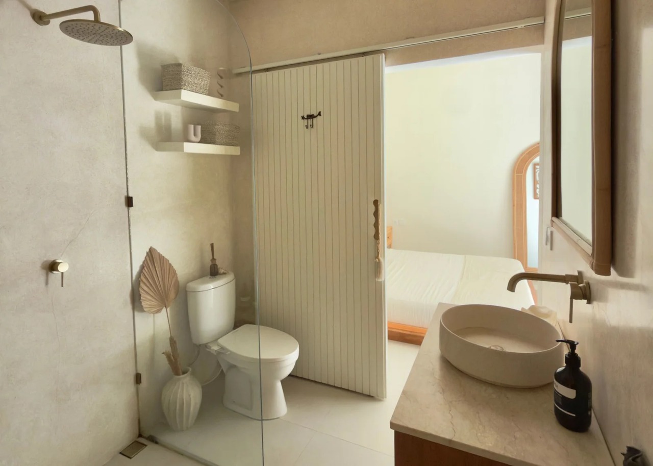 Cozy 2BD Villa — 5-Min from Seseh Beach