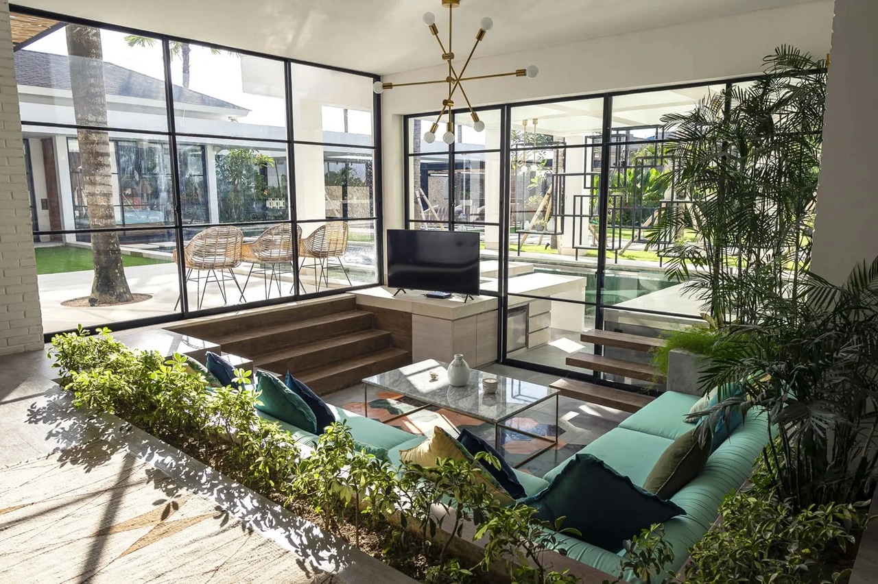 5 BEDROOM VILLA IN TUMBAK BAYUH
