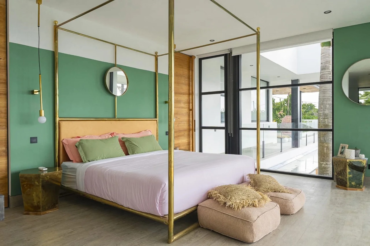 5 BEDROOM VILLA IN TUMBAK BAYUH