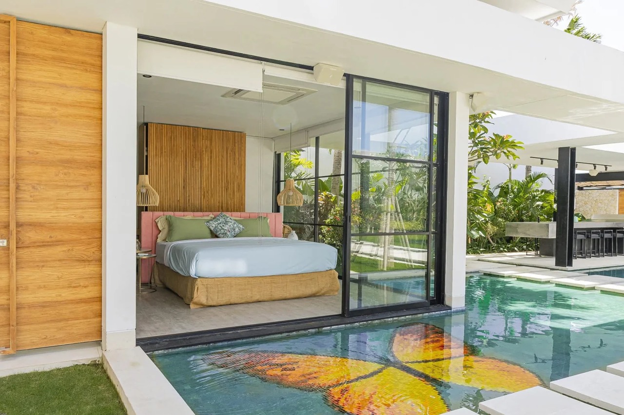 5 BEDROOM VILLA IN TUMBAK BAYUH