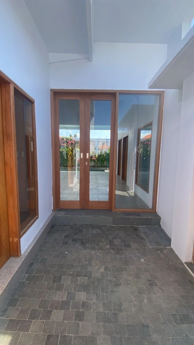 3 br villa for Rent in parerenan