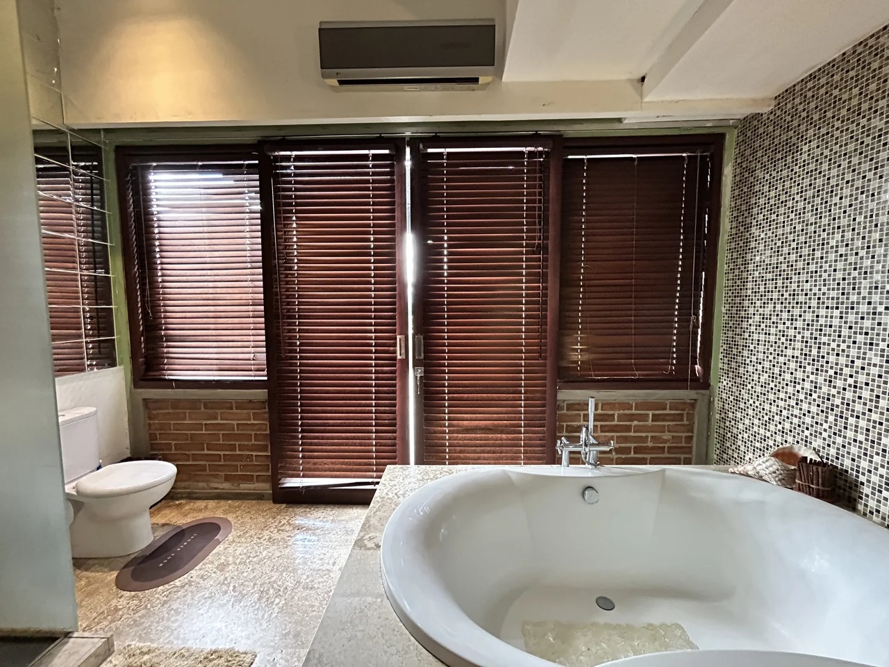 5BR Lux Villa w/ Pool & Prime Location