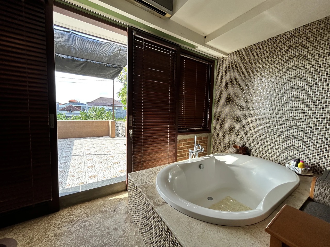 5BR Lux Villa w/ Pool & Prime Location