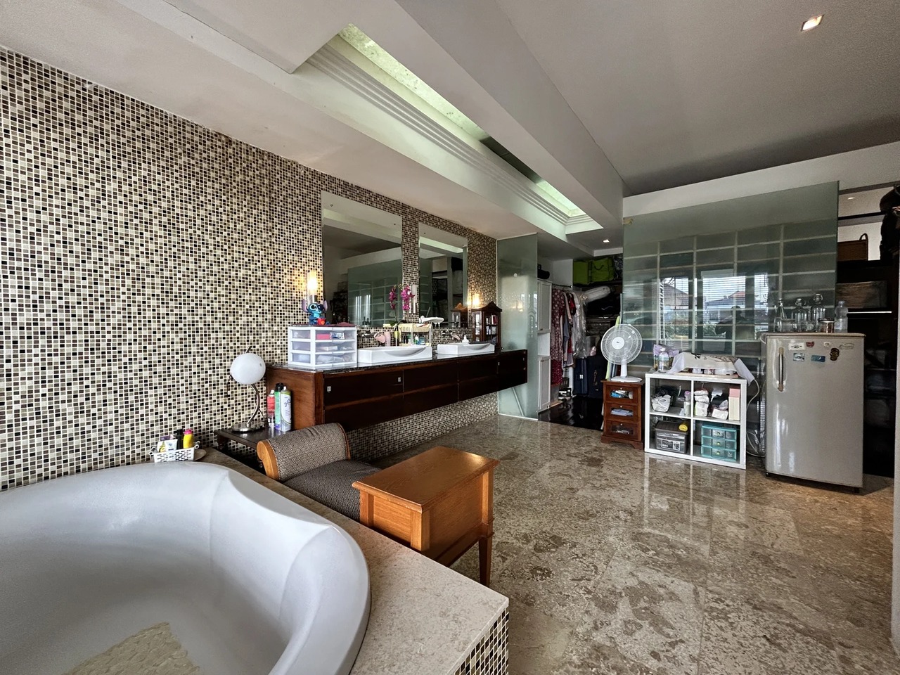 5BR Lux Villa w/ Pool & Prime Location