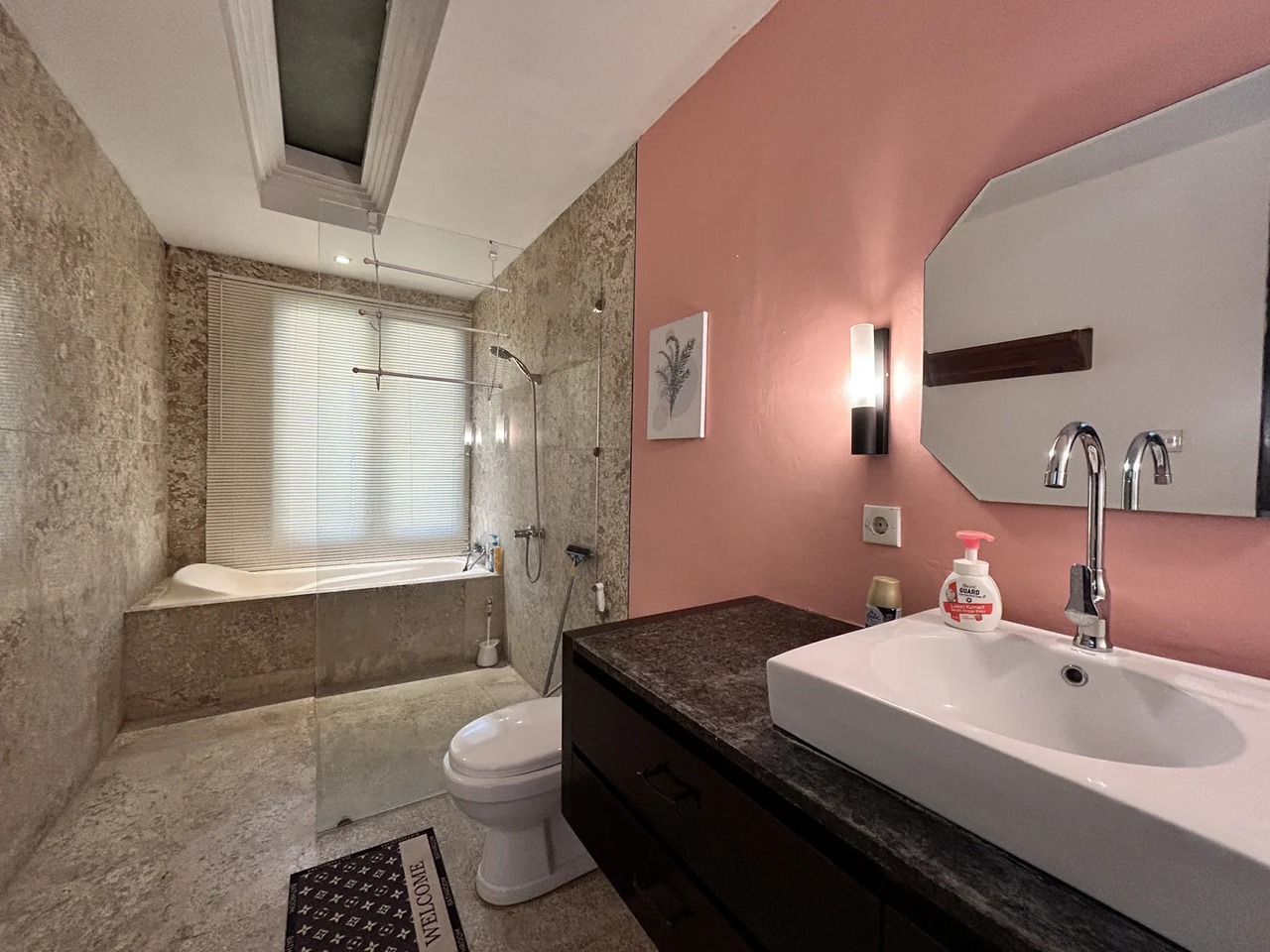 5BR Lux Villa w/ Pool & Prime Location