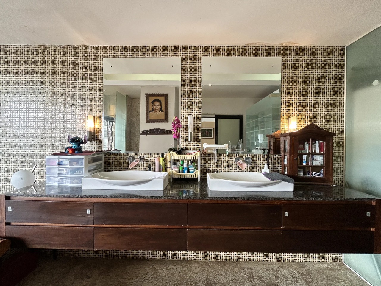 5BR Lux Villa w/ Pool & Prime Location
