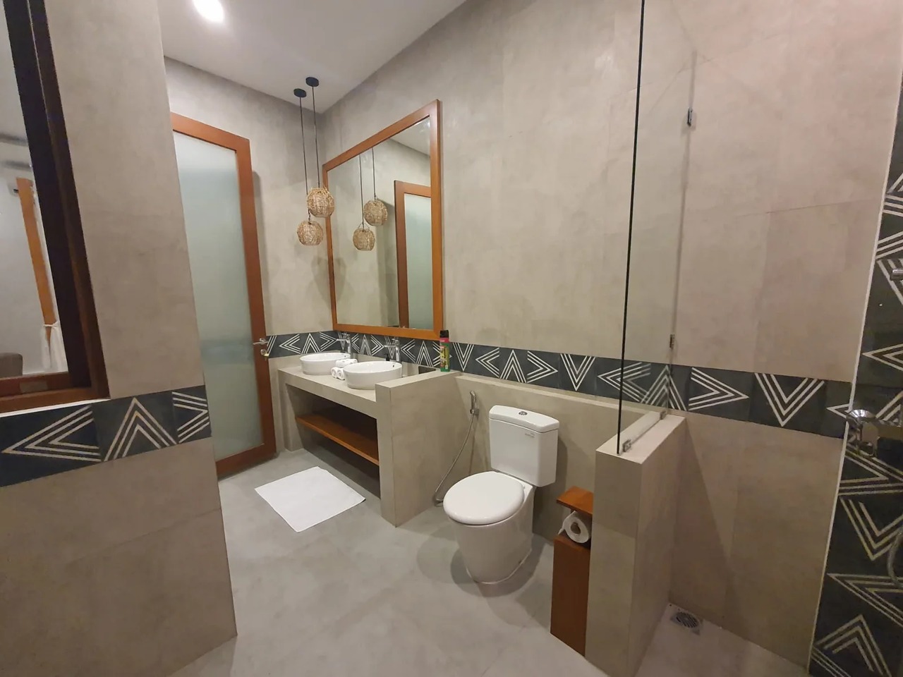 BRAND NEW 4 BEDROOM VILLA IN BERAWA