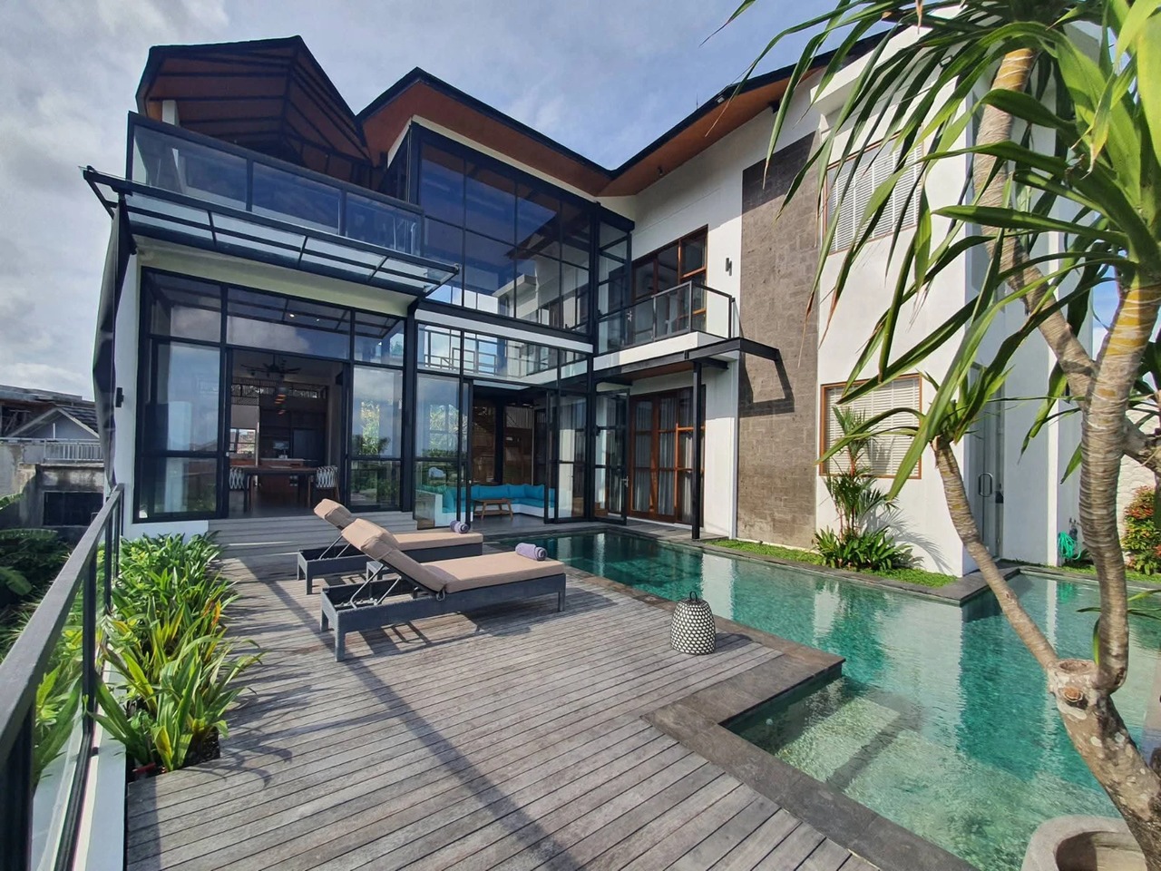 BRAND NEW 4 BEDROOM VILLA IN BERAWA