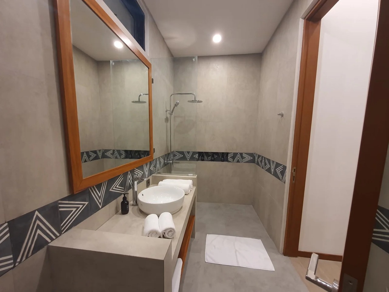 BRAND NEW 4 BEDROOM VILLA IN BERAWA
