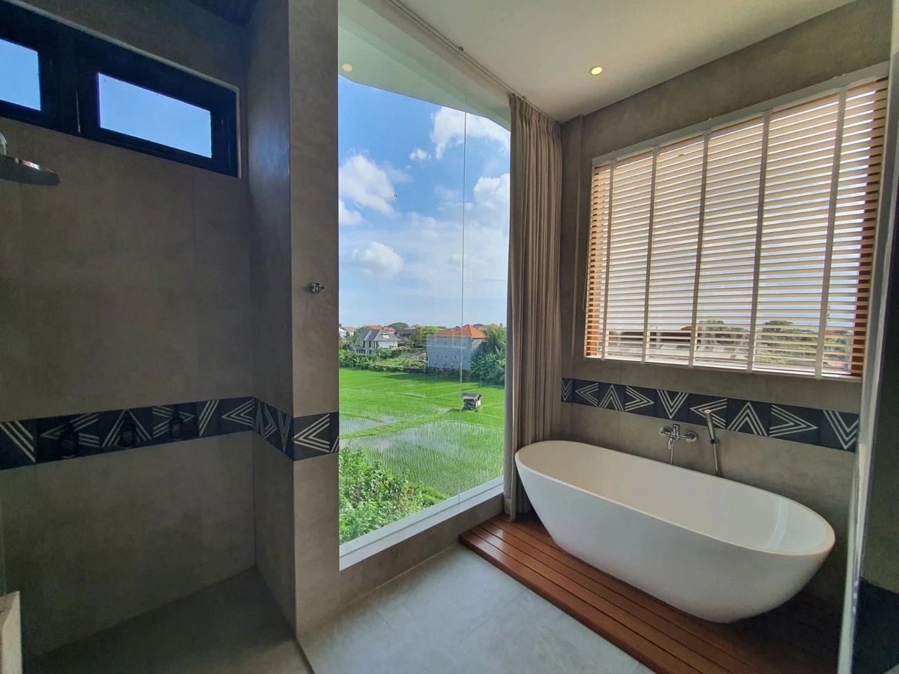 BRAND NEW 4 BEDROOM VILLA IN BERAWA
