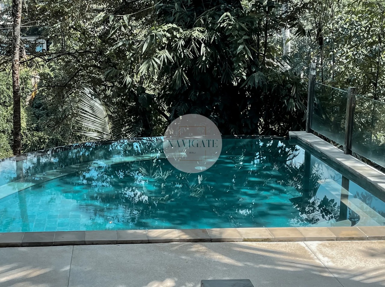 A COMPOUND OF 3 VILLAS IN PEJENG (SALE)