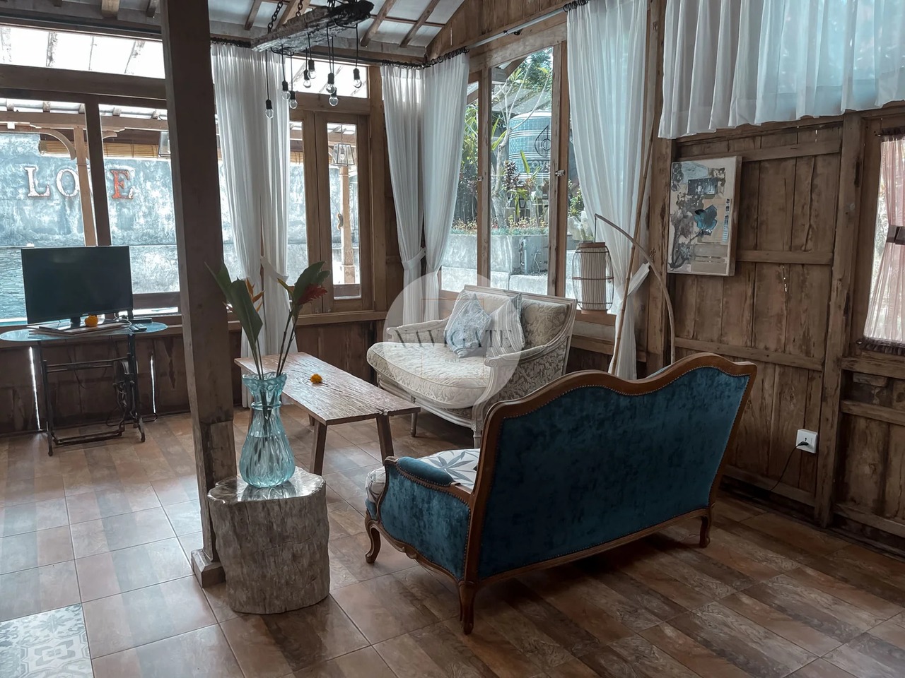 A COMPOUND OF 3 VILLAS IN PEJENG (SALE)