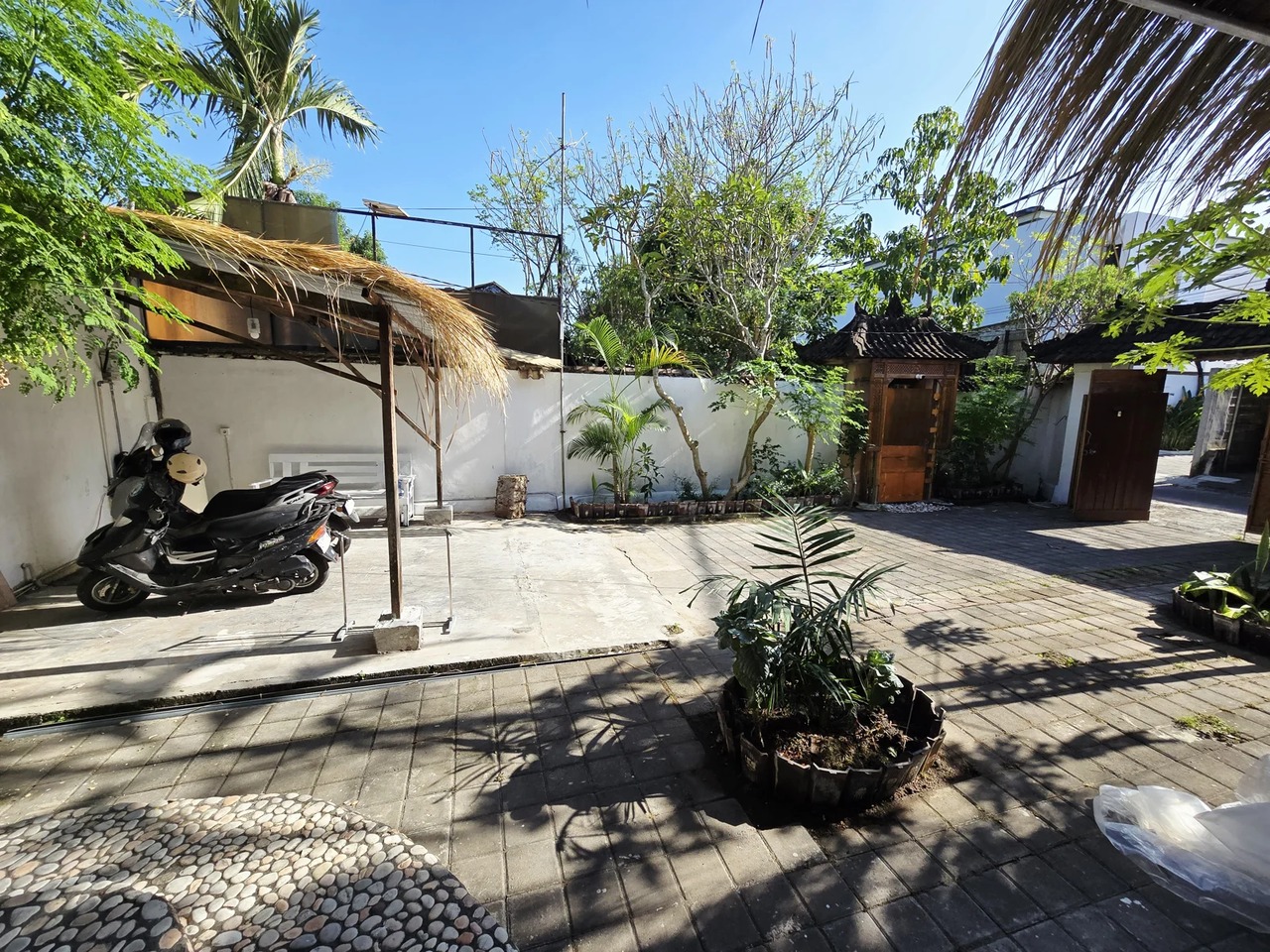 Spacious 30m² Concrete Loft in Central Canggu