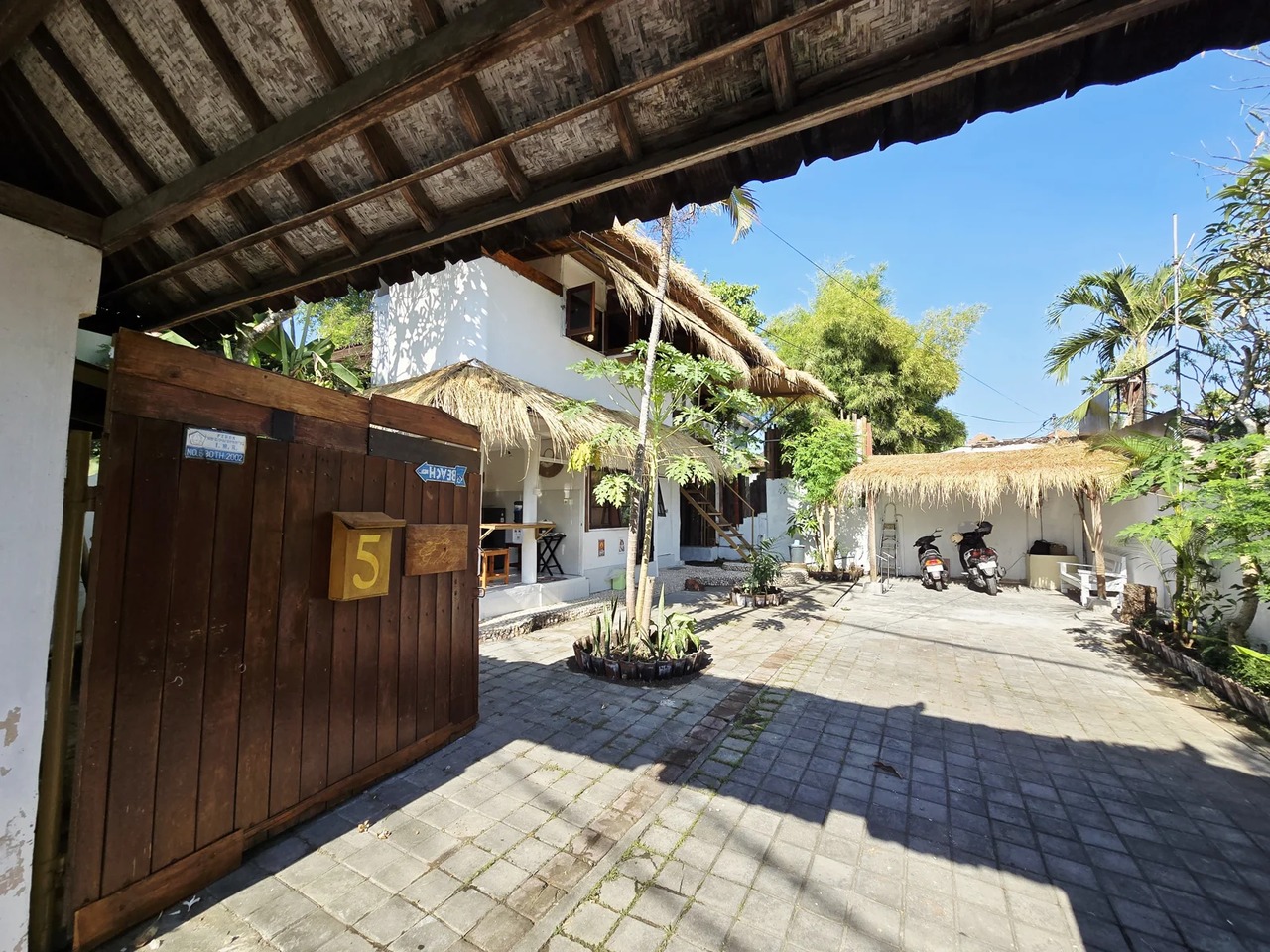 Spacious 30m² Concrete Loft in Central Canggu
