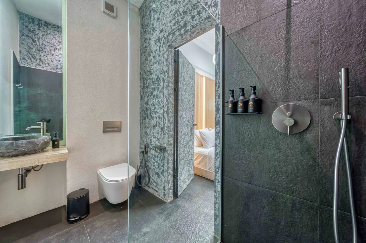 Modern 2BR Villa w/ Private Pool and Jun