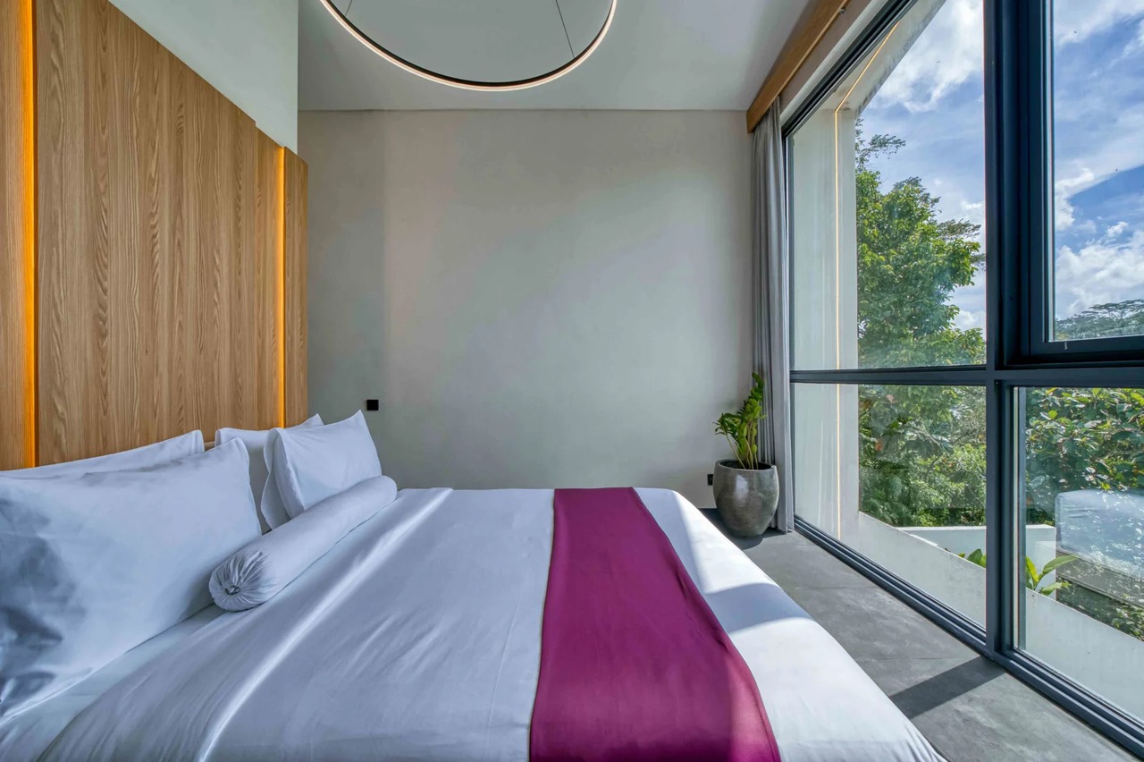 Modern 2BR Villa w/ Private Pool and Jun
