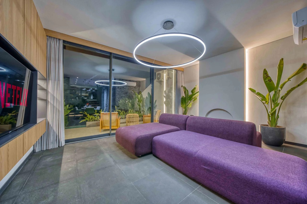 Modern 2BR Villa w/ Private Pool and Jun