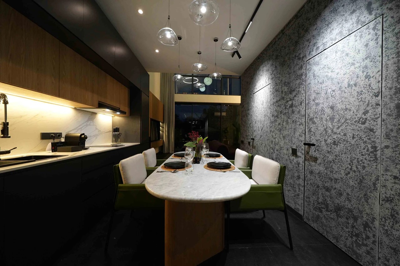 Modern 2BR Villa w/ Private Pool and Jun
