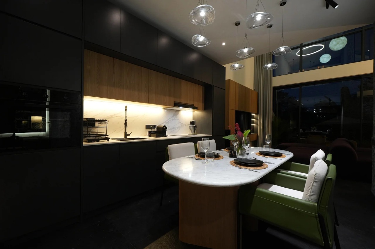 Modern 2BR Villa w/ Private Pool and Jun
