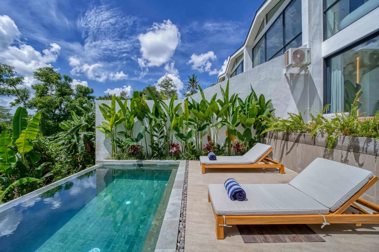 Modern 2BR Villa w/ Private Pool and Jun