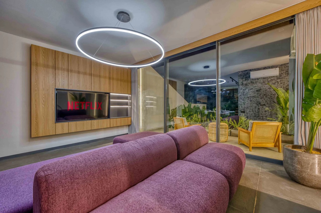 Modern 2BR Villa w/ Private Pool and Jun