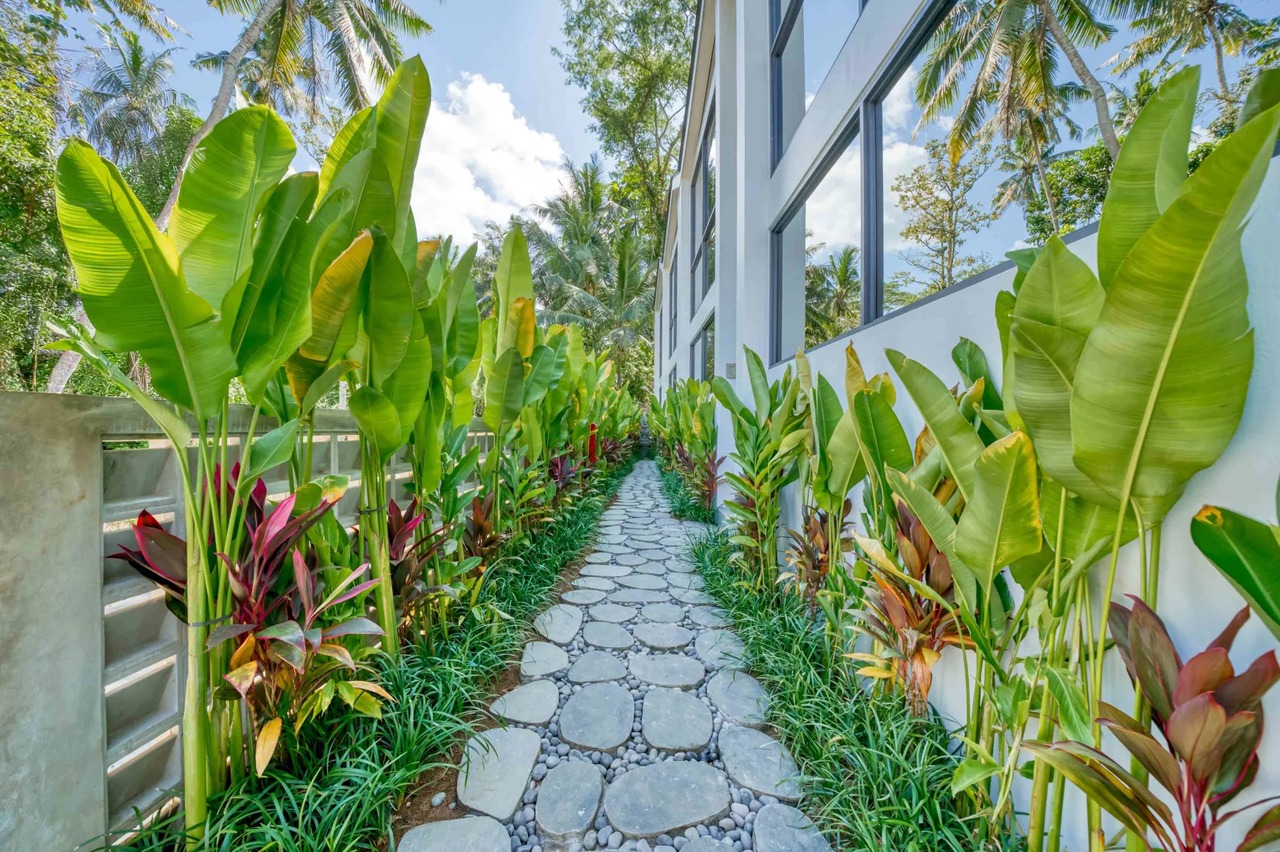 Modern 2BR Villa w/ Private Pool and Jun