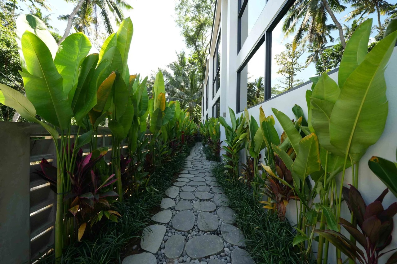 Modern 2BR Villa w/ Private Pool and Jun
