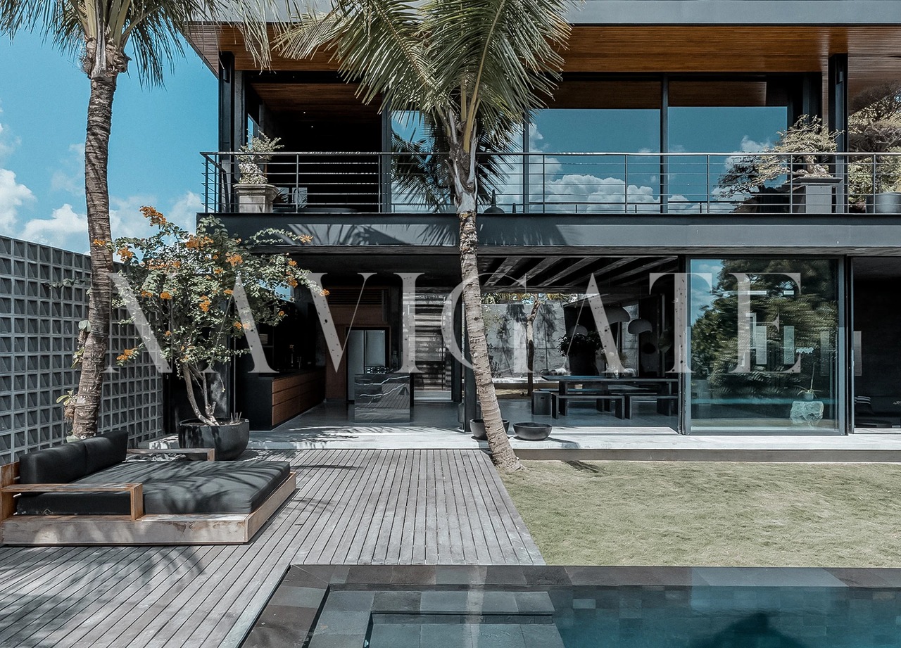 Villa Noir | 3-Br Walk to the Beach
