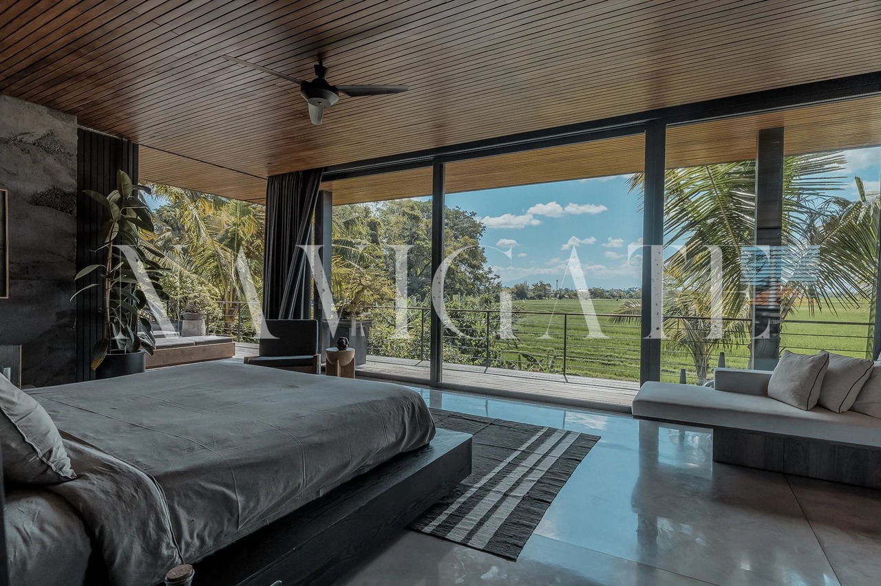 Villa Noir | 3-Br Walk to the Beach